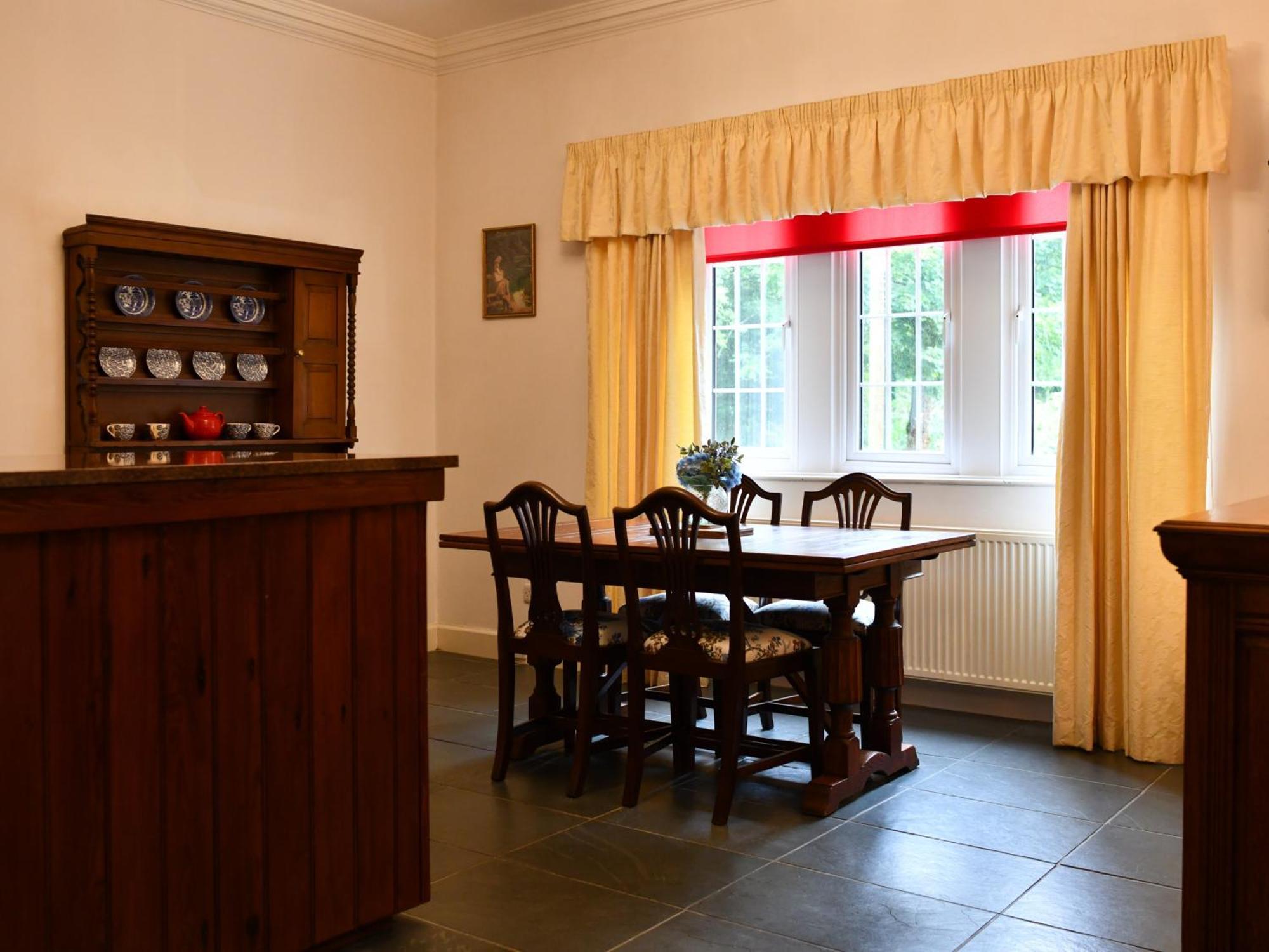 Cloncaird Castle Estate Cottages Maybole Camera foto